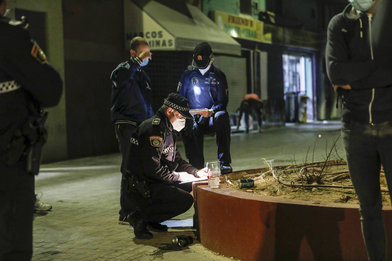 Fotos: Botellón en Valencia días antes de decretarse el toque de queda