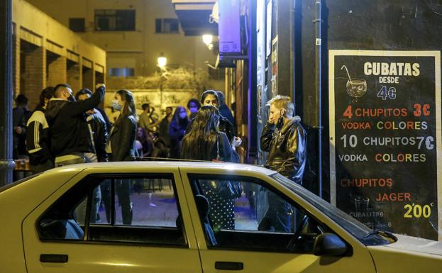 Los cinco motivos que permiten usar el coche durante el toque de queda en Valencia