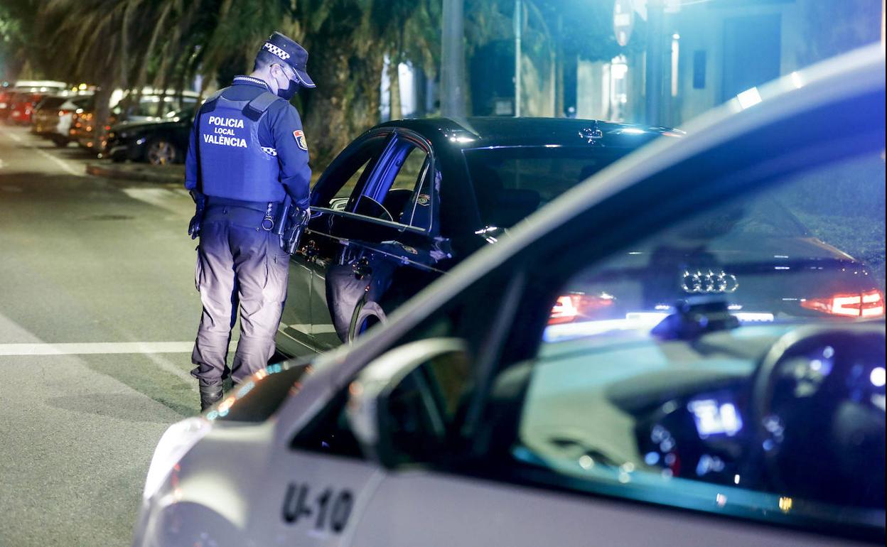 Un control policial en Valencia. 