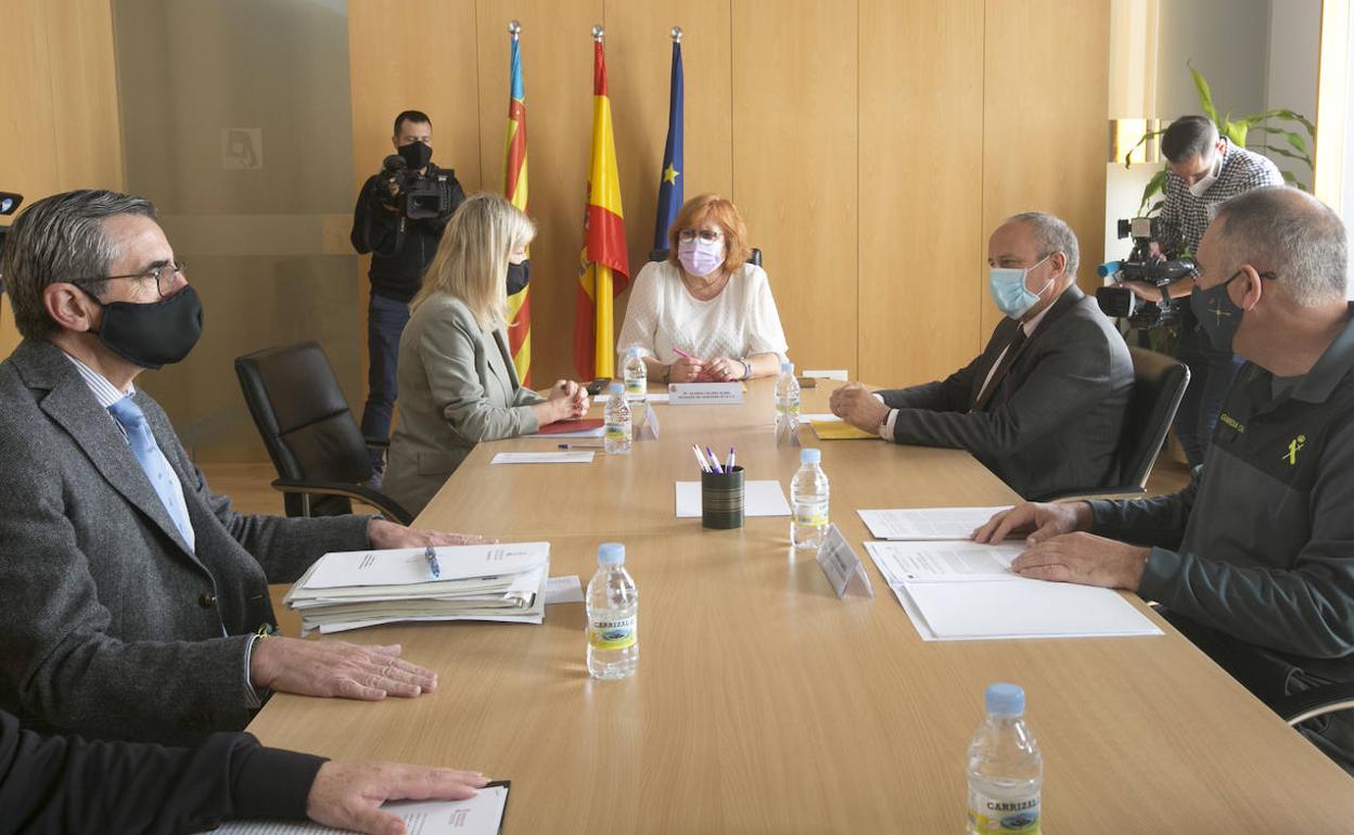 Reunión de Calero y Bravo en la Delegación del Gobierno. 