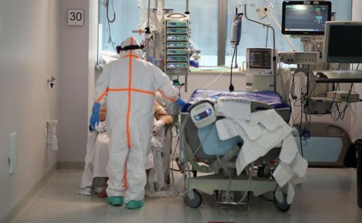 Atención hospitalaria en el Hospital La Fe de Valencia durante la pandemia del coronavirus.