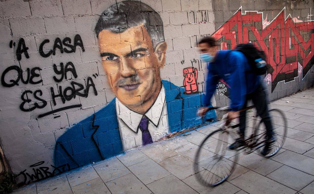 El mural de Pedro Sánchez en una de las calles de Valencia.