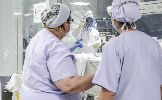 La ocupación de camas hospitalarias también sube a nivel 3 en la Comunitat 