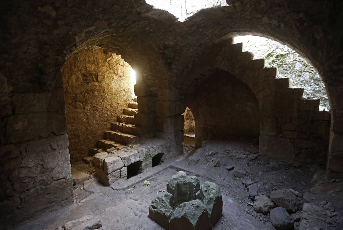 A pesar de su carácter predominantemente militar, la fortaleza es uno de los pocos lugares donde se ha conservado arte cruzado en forma de frescos. 