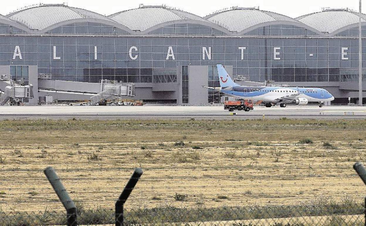 El aeropuerto de El Altet cambiará su denominación en los próximos meses. 