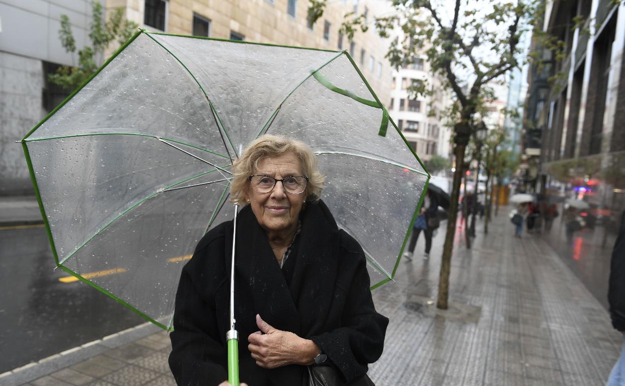 La exalcaldesa Carmena, en una calle de Madrid 