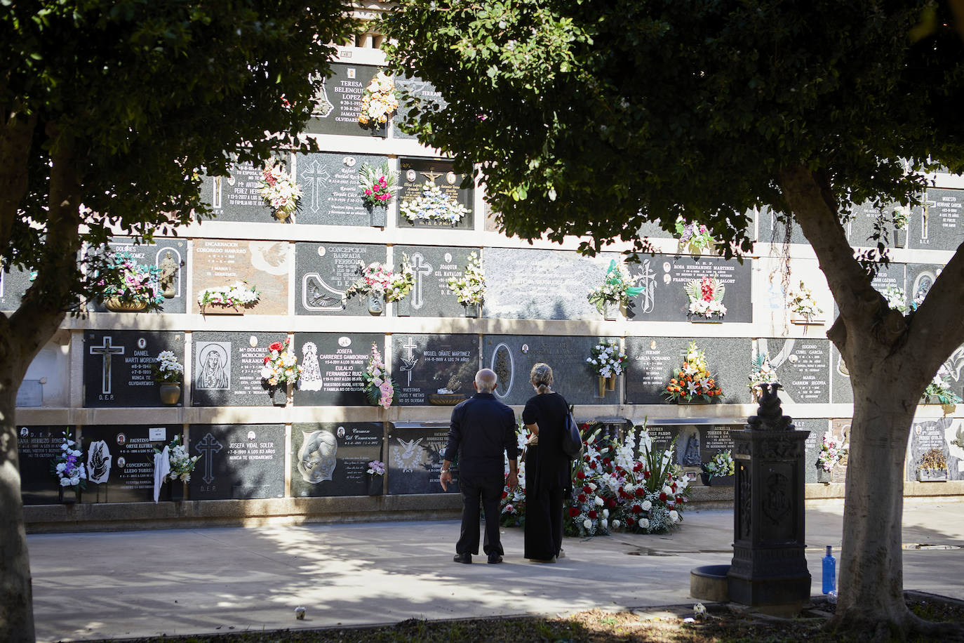 Fotos: Fotos del día de Todos los Santos en los cementerios de Valencia