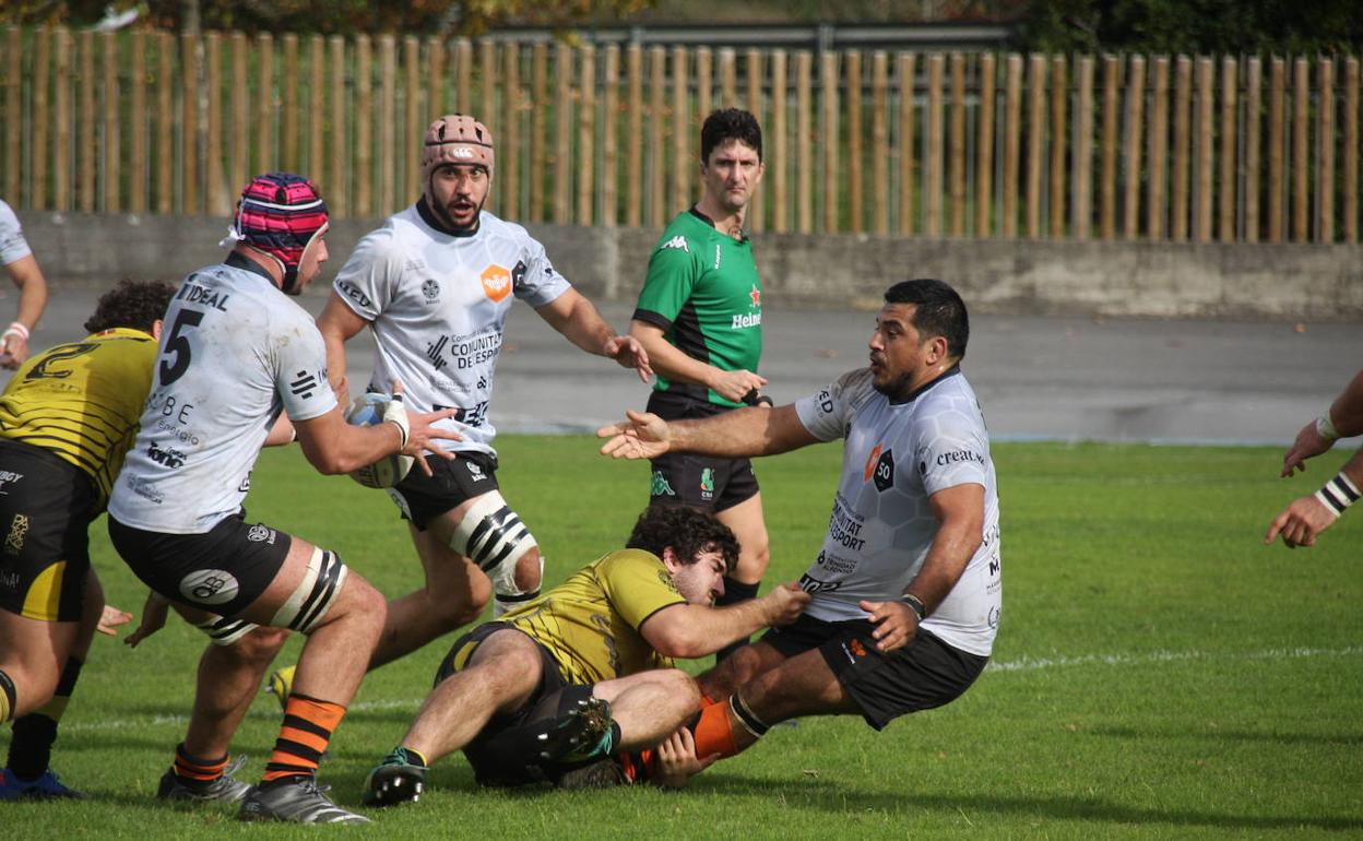 Una acción ofensiva de Les Abelles en el partido contra el Getxo. 