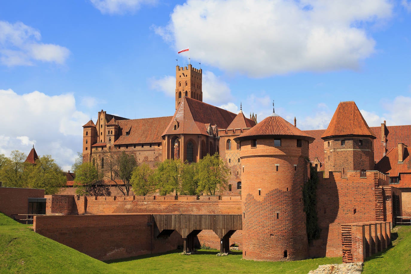 Castillo de Malbork (Polonia). Es el castillo más grande del mundo por superficie y el edificio de ladrillo más grande de Europa. 