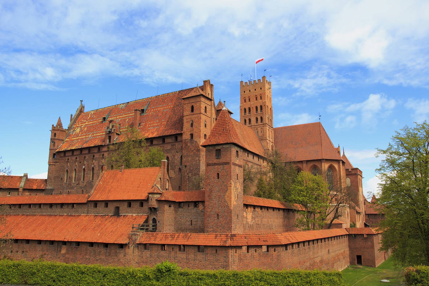 Castillo de Malbork (Polonia). Su distintivo color rojizo lo convierte en una visita inolvidable. Entre otras cosas, fue la residencia de la familia real polaca hasta finales del siglo XVIII.