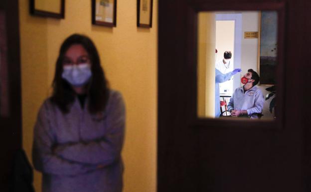 España registra un leve descenso con 18.669 nuevos contagios