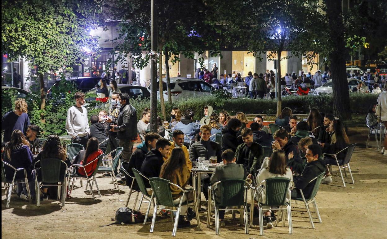 Ocio nocturno en Valencia antes de aprobarse el toque de queda.