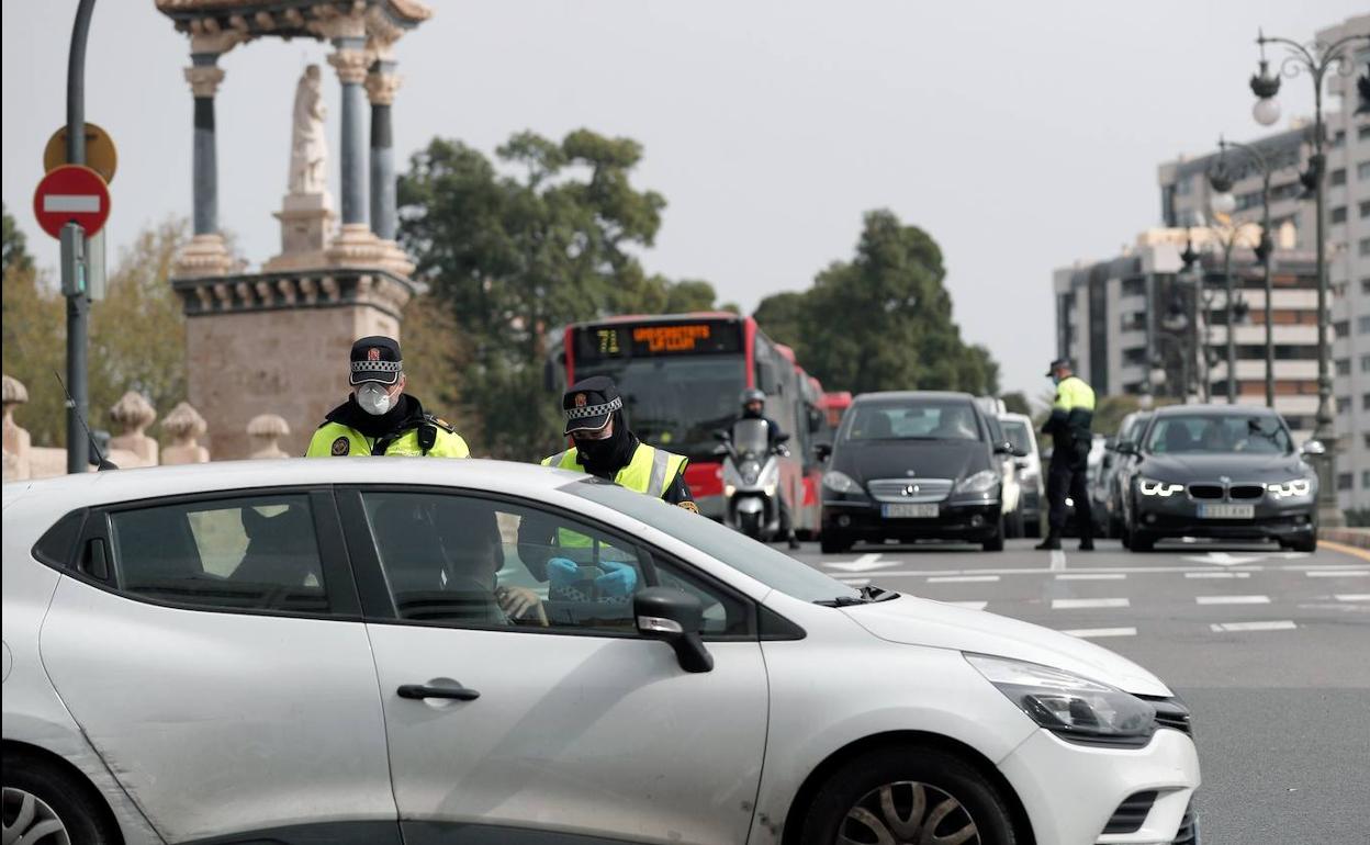 Control policial durante el confinamiento en Valencia.