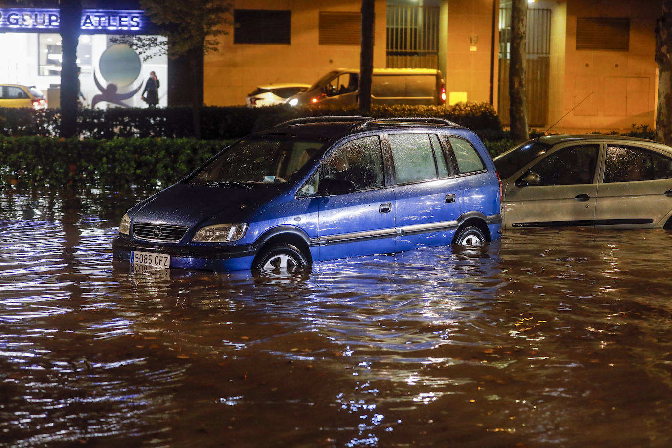 Fotos: Una fuerte tromba descarga sobre la ciudad de Valencia