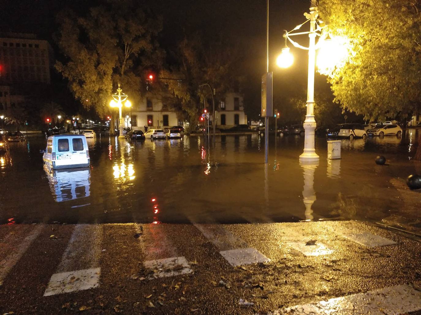 Fotos: Una fuerte tromba descarga sobre la ciudad de Valencia