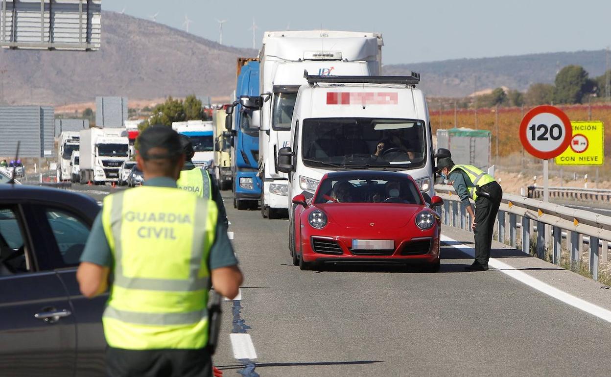 Controles de movilidad en Alicante a causa del cierre perimetral en la Comunitat. 