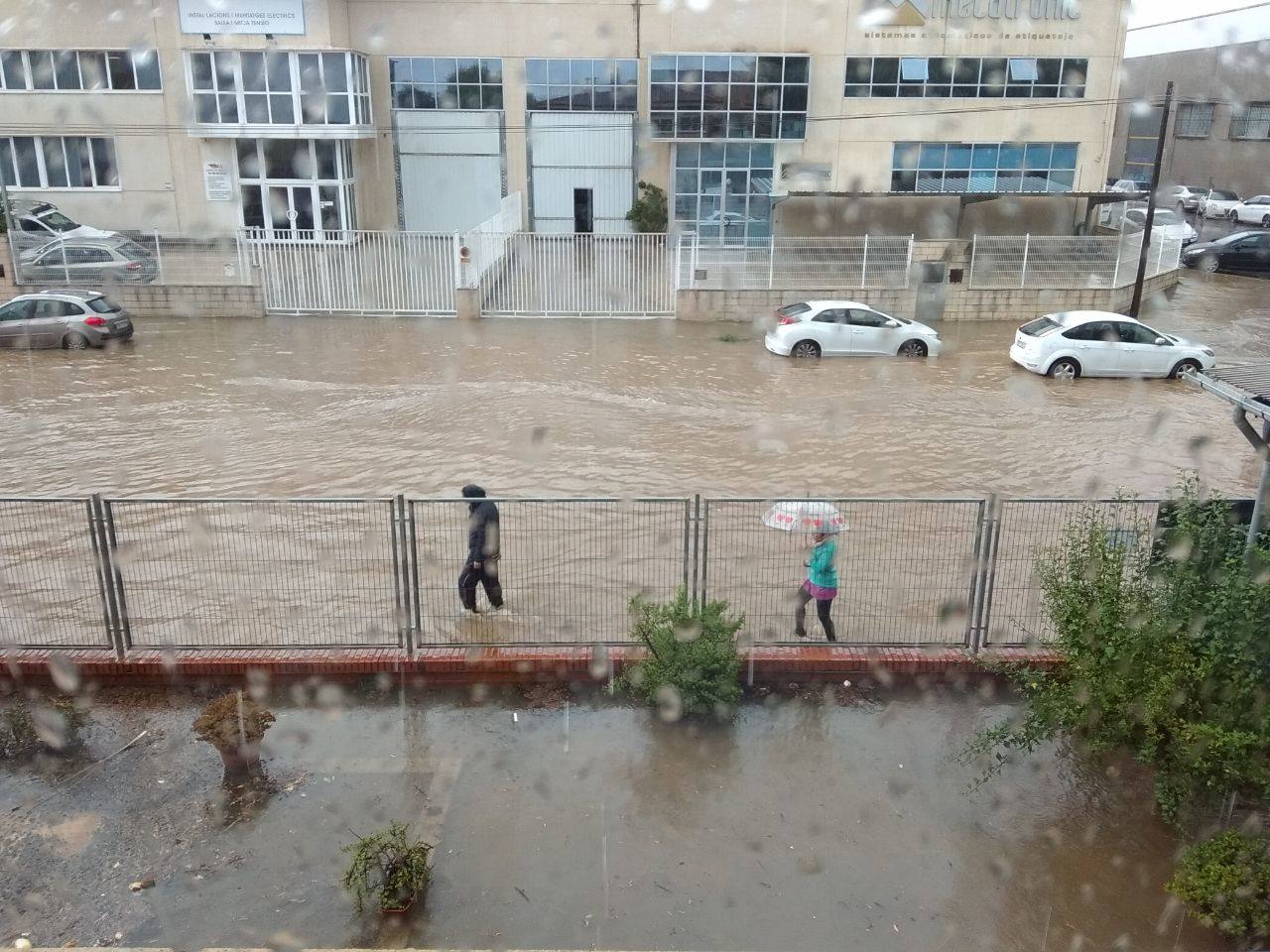 Colegio Carmen Picó en Alzira, totalmente inundado. 