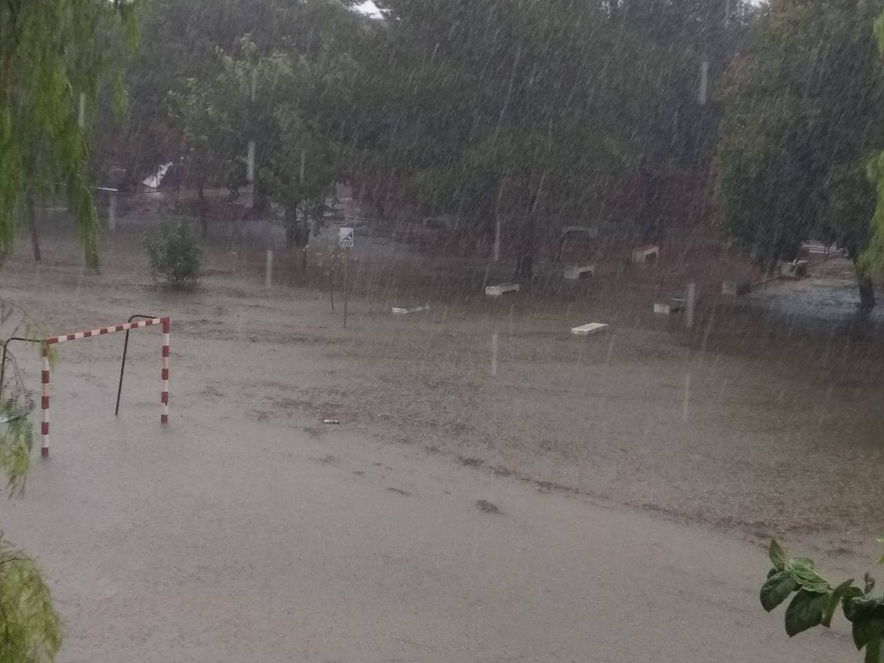 Colegio Carmen Picó en Alzira, totalmente inundado. 