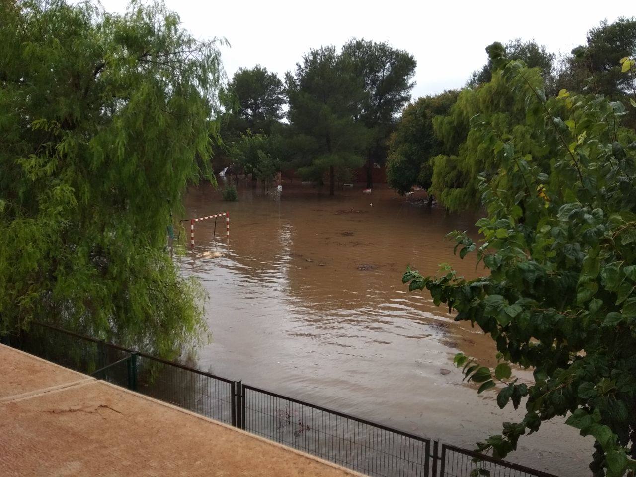 Colegio Carmen Picó en Alzira, totalmente inundado. 