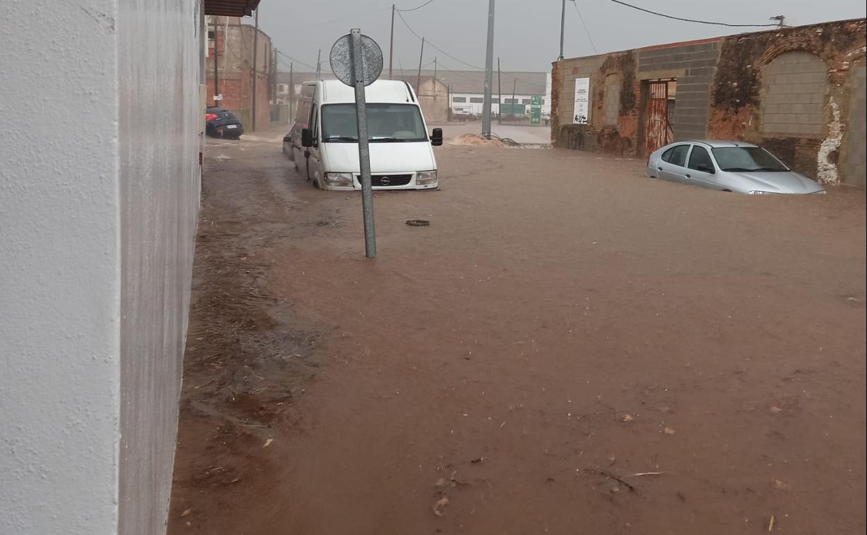 El nivel de agua afectó a los coches. 