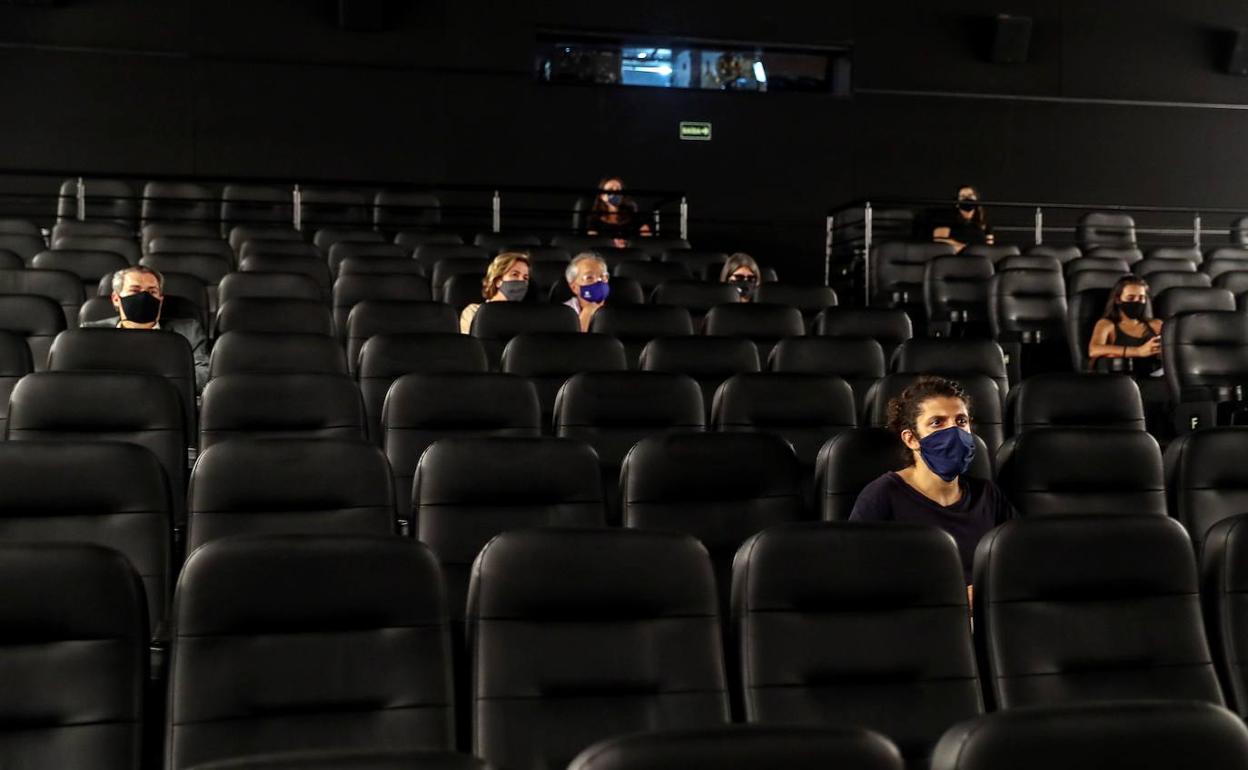 Interior de una sala de cine. 