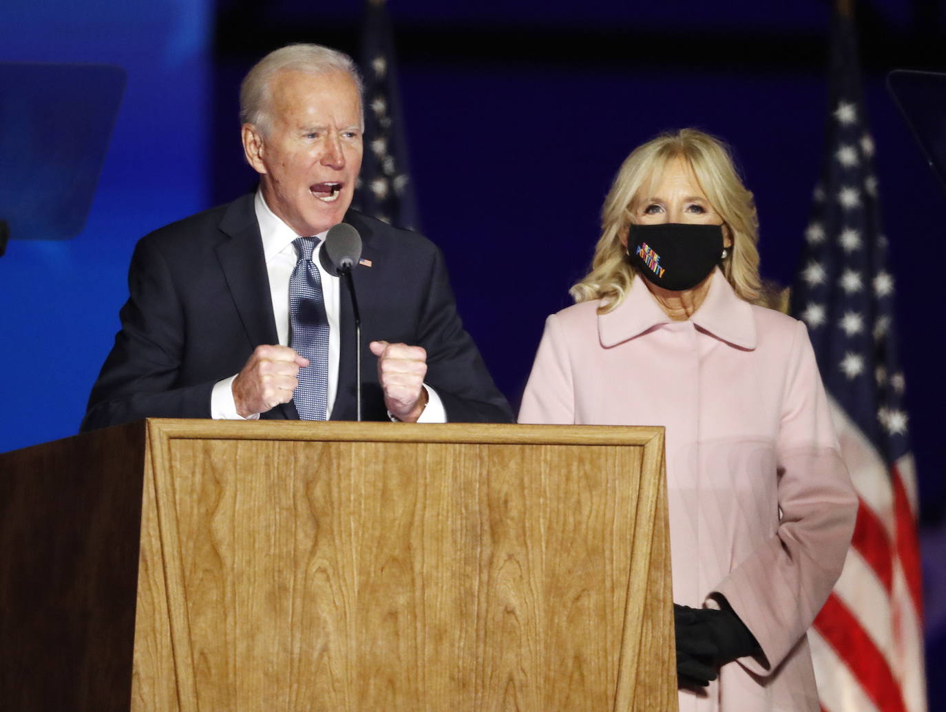 Todas las miradas están puestas en una mujer que puede cambiar por fin el aire frío de la Casa Blanca. En Jill Biden están depositadas las esperanzas de esos estadounidenses que añoran una figura desaparecida en la 'era Trump'. Esa primera dama que representa el ideal americano, apoya al presidente y muestra su propio peso político. Jill Tracy Jacobs, nacida en Nueva Jersey en 1951, es profesora en un instituto en Wilmington (Delaware), y su matrimonio con Joe Biden cumple ya 43 años. 