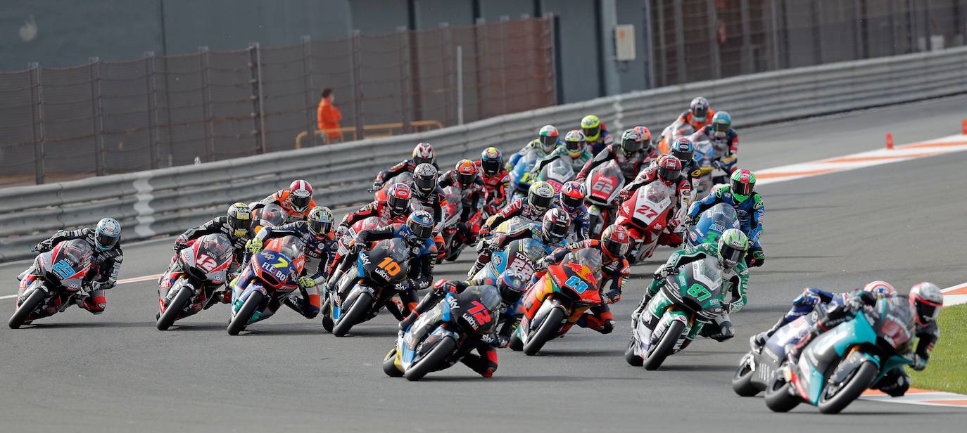 El Circuit Ricardo Tormo de Cheste acoge las carreras del Mundial un año más. Moto3, Moto2 y MotoGP, tres campeonatos que siguen muy vivos en la recta final de la temporada