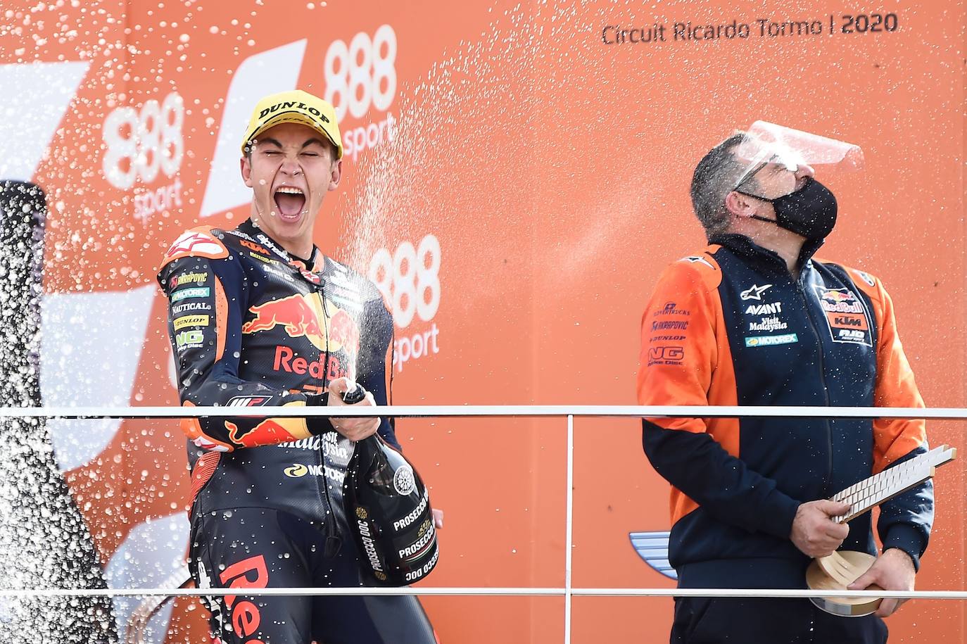 El Circuit Ricardo Tormo de Cheste acoge las carreras del Mundial un año más. Moto3, Moto2 y MotoGP, tres campeonatos que siguen muy vivos en la recta final de la temporada