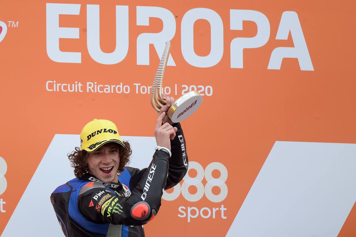 El Circuit Ricardo Tormo de Cheste acoge las carreras del Mundial un año más. Moto3, Moto2 y MotoGP, tres campeonatos que siguen muy vivos en la recta final de la temporada