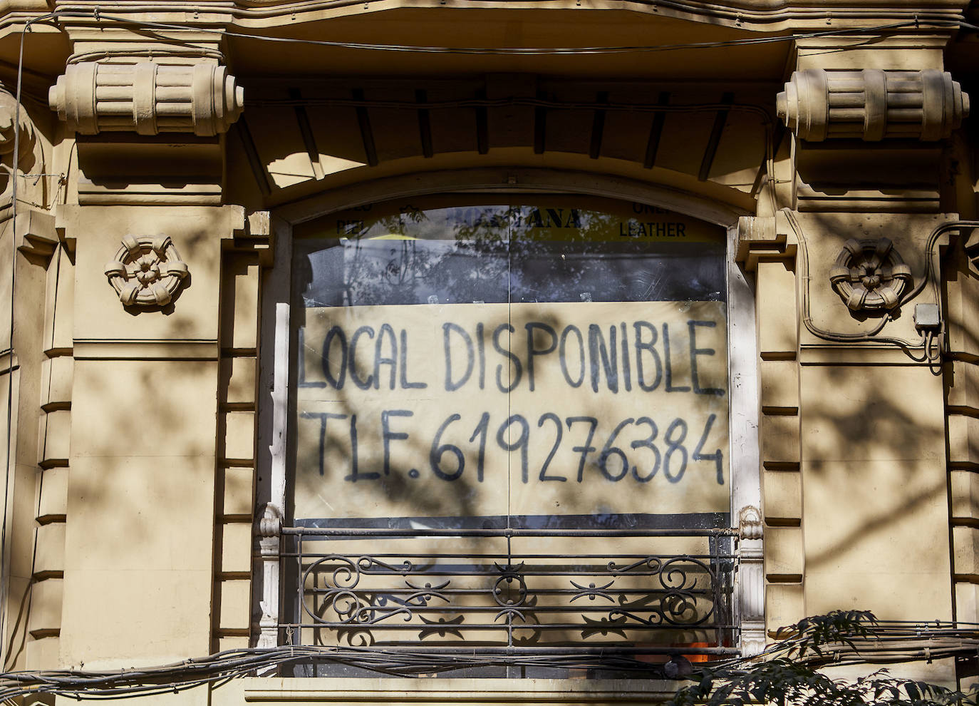 Decenas de bares y comercios del casco antiguo bajan la persiana, acorralados por las restricciones de aforo y los elevados alquileres, el 50% de los hosteleros de Valencia no seguirán abiertos en enero. 