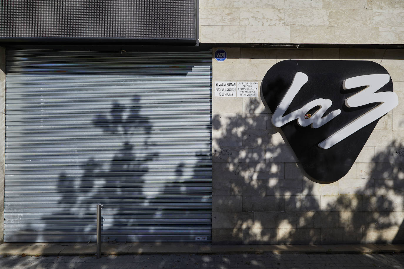 Decenas de bares y comercios del casco antiguo bajan la persiana, acorralados por las restricciones de aforo y los elevados alquileres, el 50% de los hosteleros de Valencia no seguirán abiertos en enero. 