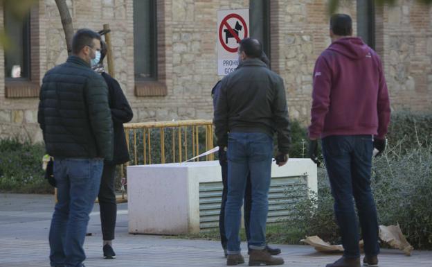 Alarma terrorista por un paquete con gallinas decapitadas en el Complejo Nou d'Octubre de Valencia