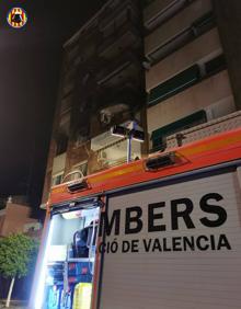 Imagen secundaria 2 - Una persona fallece en un incendio en Puerto de Sagunto