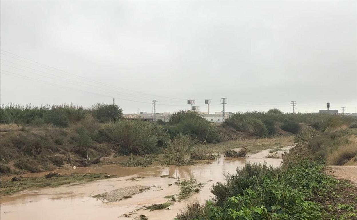 El barranco del Chiva a su paso por el polígono de Catarroja. 