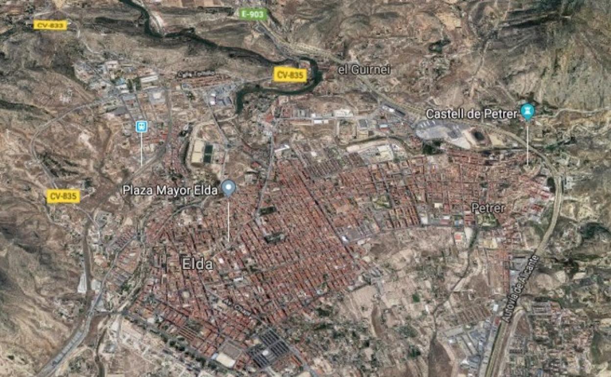 Imagen aérea de los municipios de Elda y Petrer y la CV-833 que es la que se ha cortado al tráfico. 