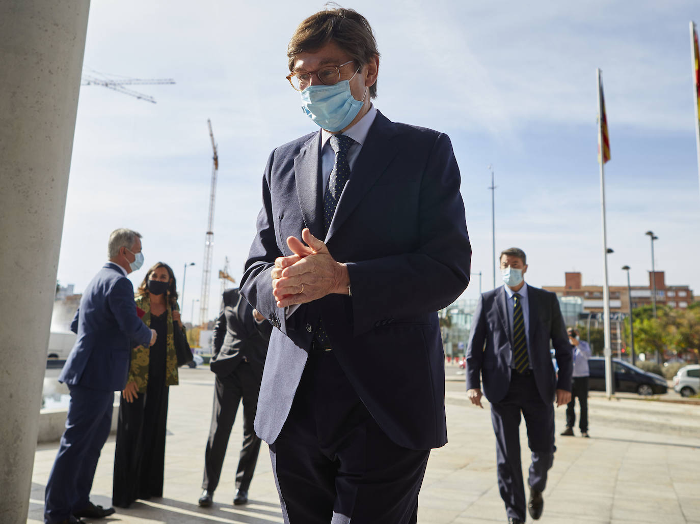 El presidente de la Generalitat, Ximo Puig, el ministro de Transportes, José Luis Ábalos, el presidente de la Asociación Valenciana de Empresarios (AVE), Vicente Boluda, y el presidente de Barceló Hotel Group, Simón Pedro Barceló, entre otros, han participado en el encuentro empresarial sobre el Corredor Mediterráneo que ha tenido lugar este jueves en Valencia.