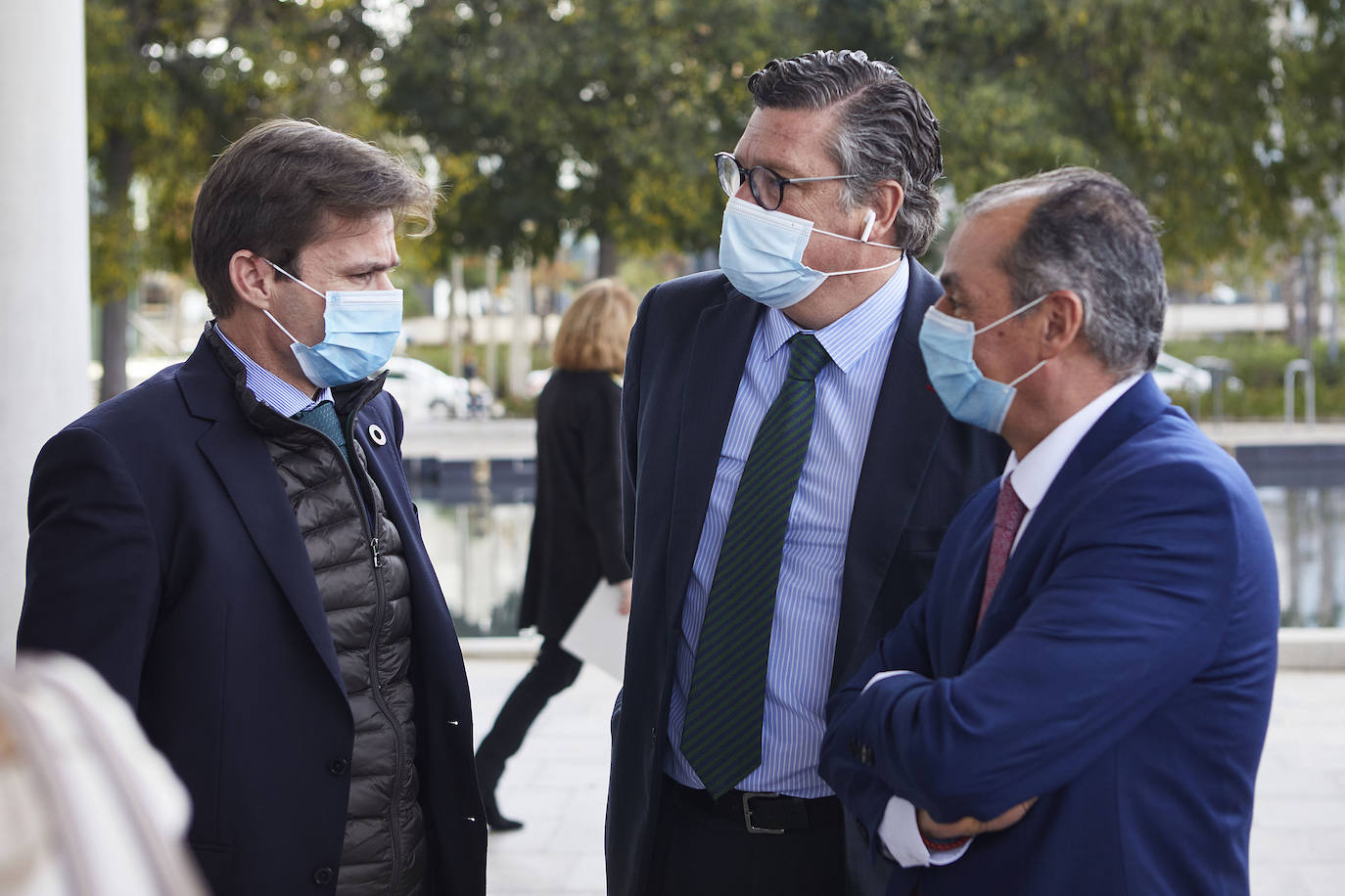 El presidente de la Generalitat, Ximo Puig, el ministro de Transportes, José Luis Ábalos, el presidente de la Asociación Valenciana de Empresarios (AVE), Vicente Boluda, y el presidente de Barceló Hotel Group, Simón Pedro Barceló, entre otros, han participado en el encuentro empresarial sobre el Corredor Mediterráneo que ha tenido lugar este jueves en Valencia.