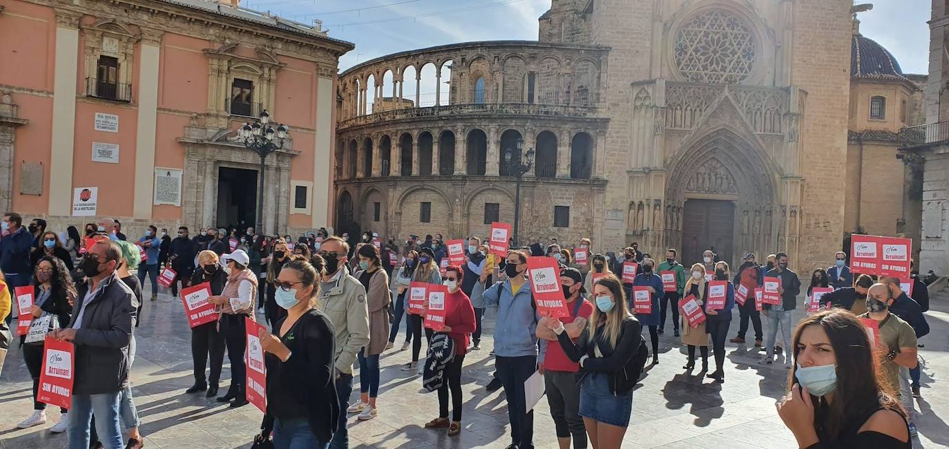 La hostelería se ha movilizado en Valencia para reivindicar de un plan de ayudas para la supervivencia del sector.