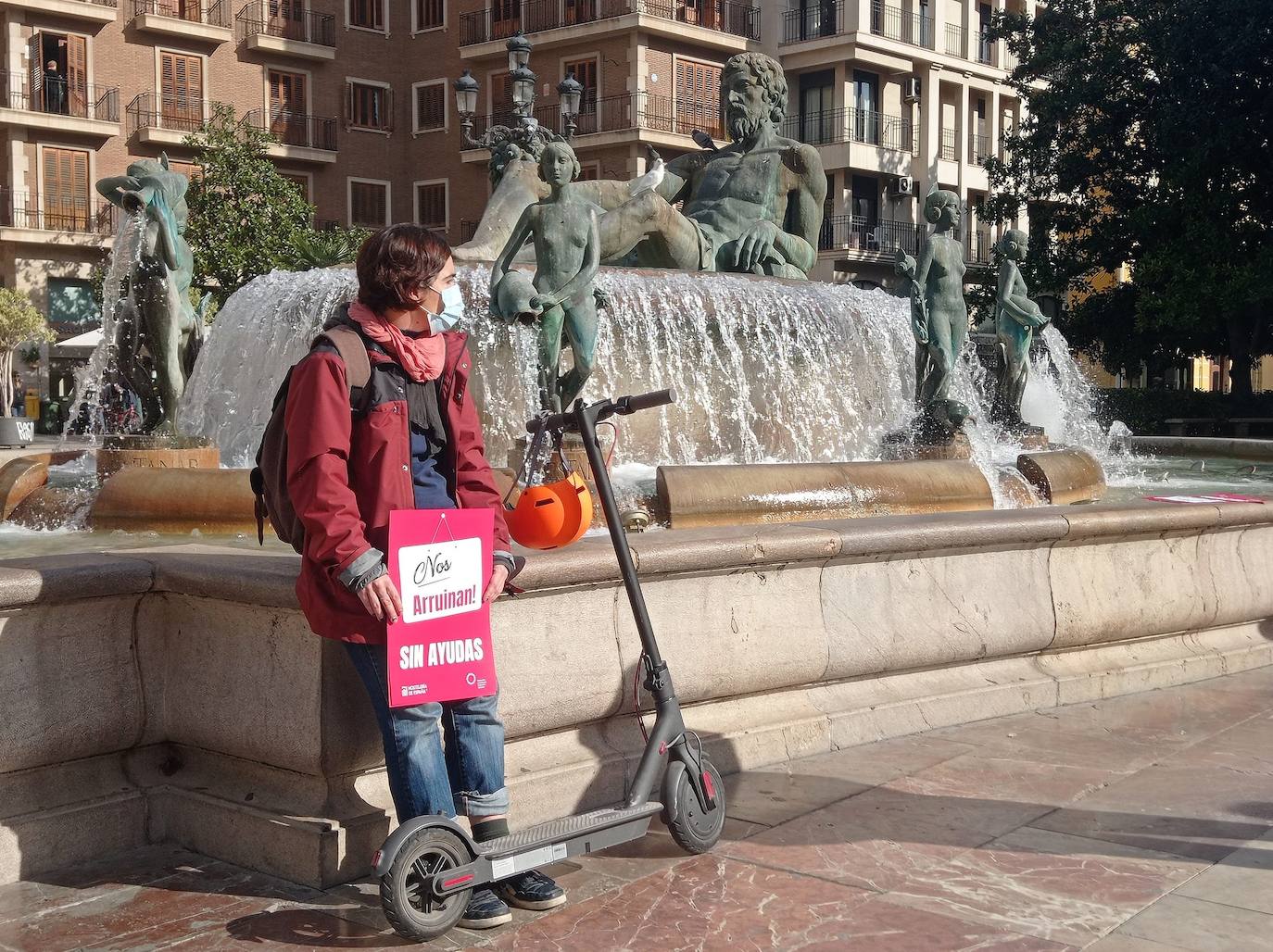 La hostelería se ha movilizado en Valencia para reivindicar de un plan de ayudas para la supervivencia del sector.