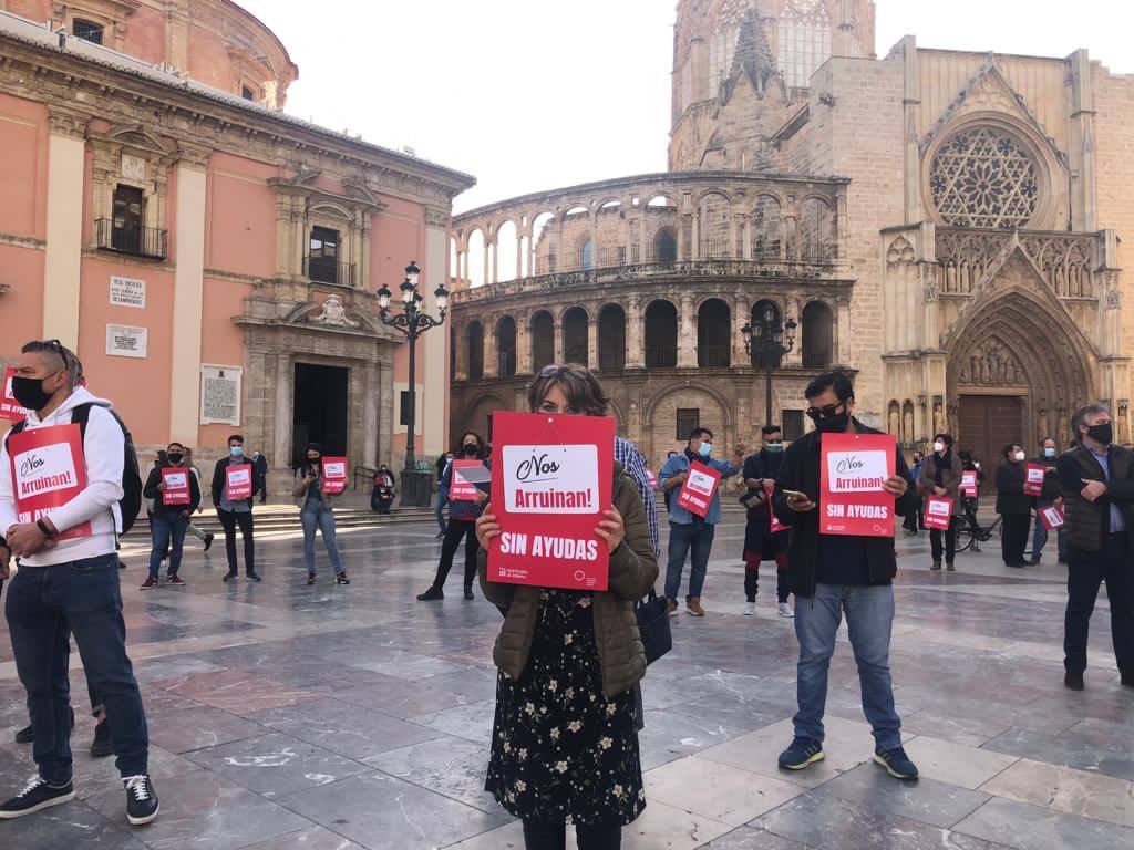 La hostelería se ha movilizado en Valencia para reivindicar de un plan de ayudas para la supervivencia del sector.