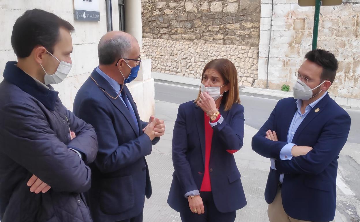 El senador popular visita los juzgados en Ontinyent. 