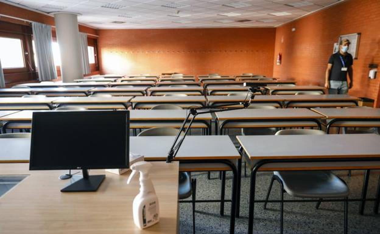 Interior de un aula en la UV. 