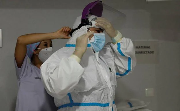 El Sindicato de Enfermería pide mascarillas específicas para sanitarios que protejan contra los aerosoles