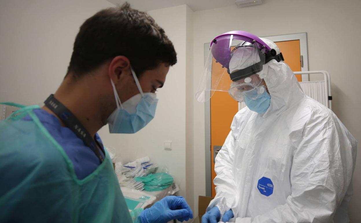 Personal sanitario en el hospital La Fe de Valencia 