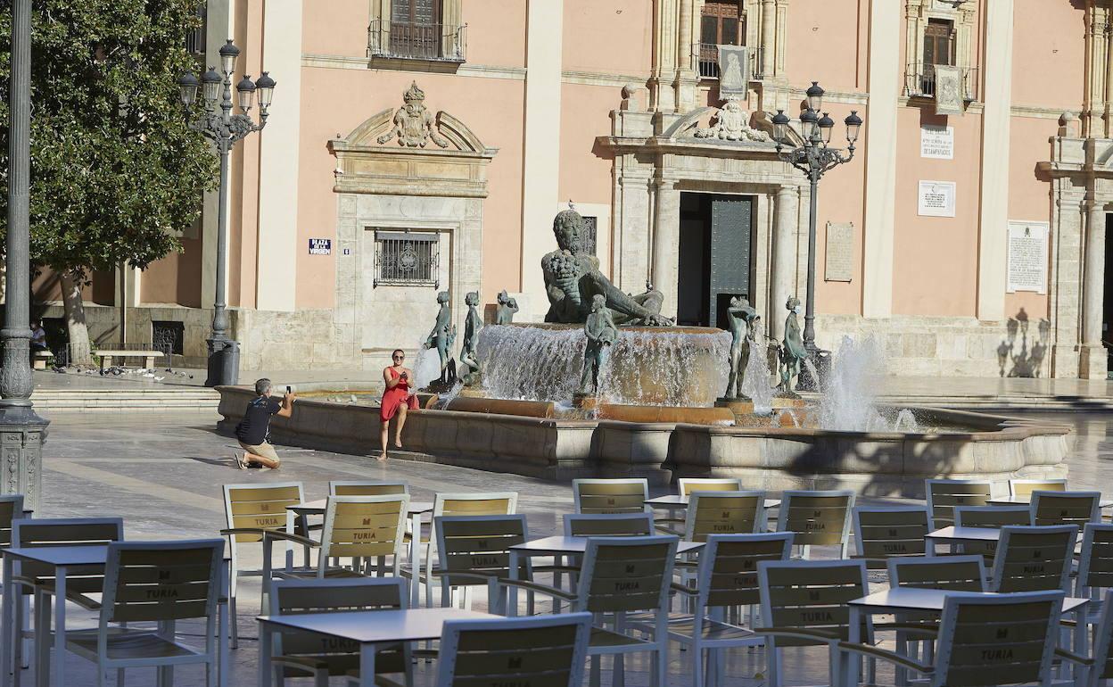 Una de las terrazas de la plaza de la Virgen. 