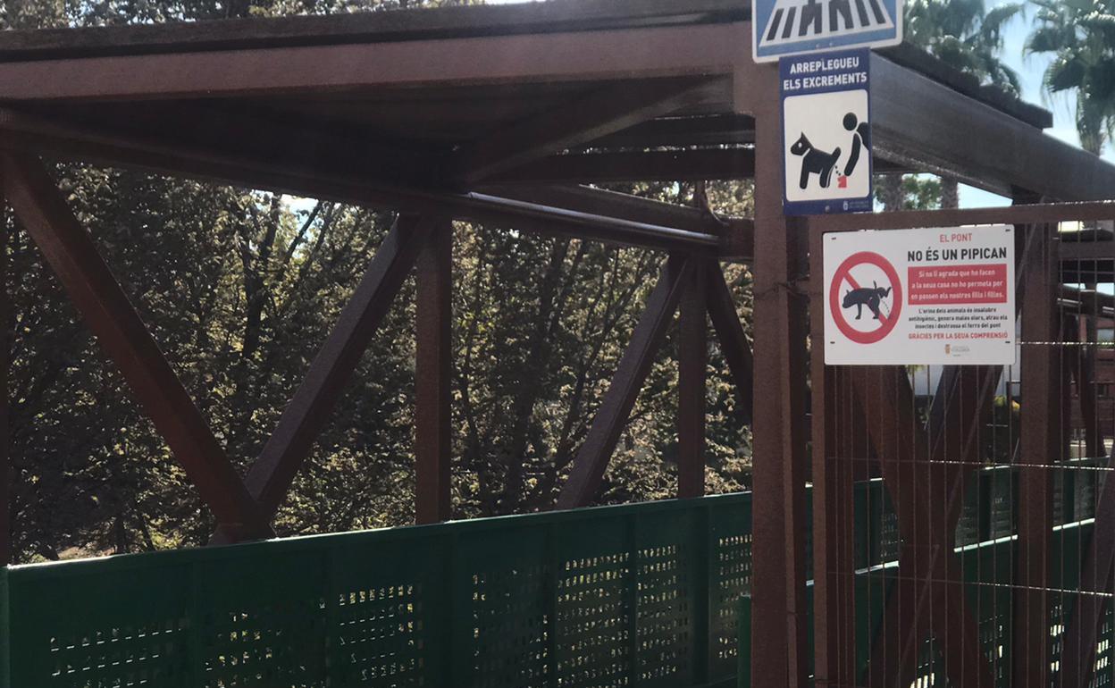 Puente de acceso al IES Vermellar. 