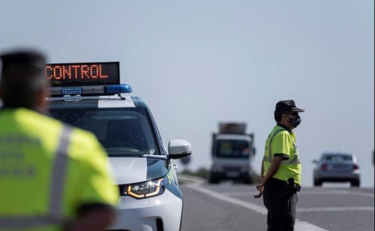 Control de la Guardia Civil de Tráfico.