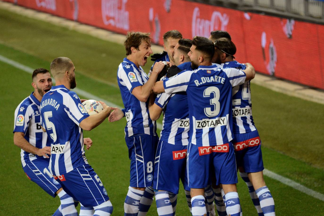 El Valencia rozó la remontada ante el Deportivo Alavés, pero se encontró con un Fernando Pacheco salvador, después de que su equipo firmara una gran primera mitad en la que consiguió una buena renta, pero no logró mantener la diferencia en la segunda parte y los visitantes igualaron el duelo (2-2) en la décima jornada de LaLiga Santander. 