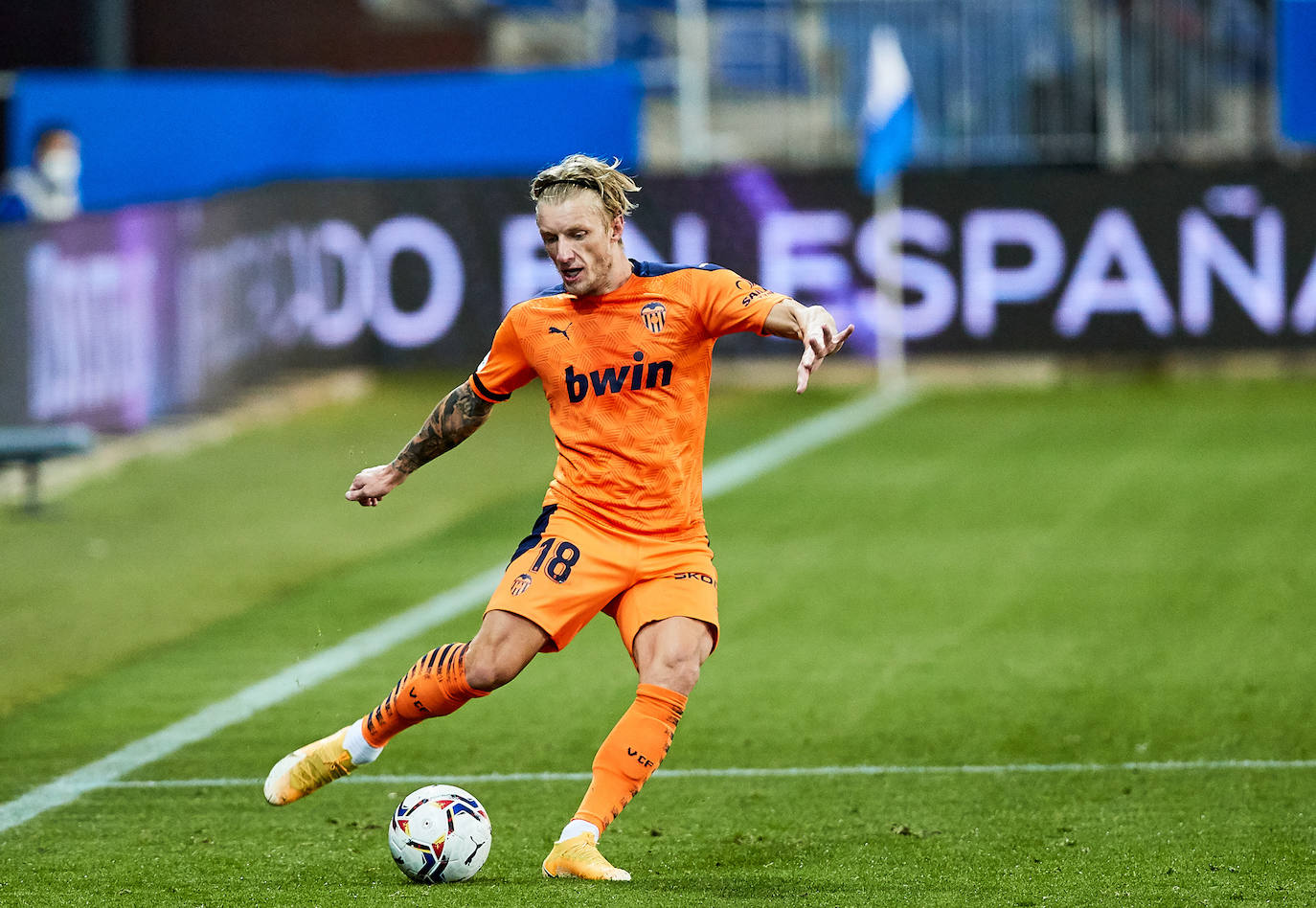 El Valencia rozó la remontada ante el Deportivo Alavés, pero se encontró con un Fernando Pacheco salvador, después de que su equipo firmara una gran primera mitad en la que consiguió una buena renta, pero no logró mantener la diferencia en la segunda parte y los visitantes igualaron el duelo (2-2) en la décima jornada de LaLiga Santander. 