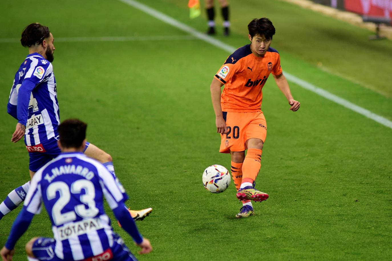 El Valencia rozó la remontada ante el Deportivo Alavés, pero se encontró con un Fernando Pacheco salvador, después de que su equipo firmara una gran primera mitad en la que consiguió una buena renta, pero no logró mantener la diferencia en la segunda parte y los visitantes igualaron el duelo (2-2) en la décima jornada de LaLiga Santander. 